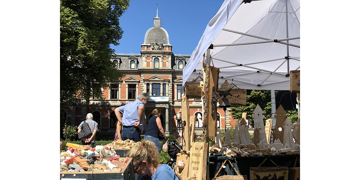 „Der“ Kunsthandwerkermarkt und mehr im Schlosspark Etelsen